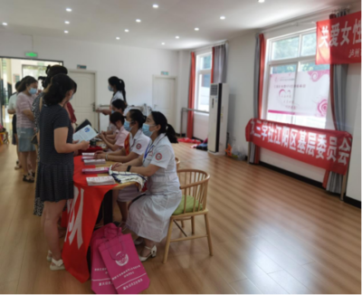 九三学社江阳区基层委员会深入社区开展“关爱女性健康”社会服务活动