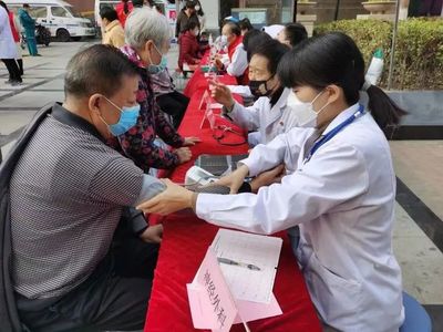 学雷锋，迎三八——黄河科技学院附属医院大型义诊与健康咨询活动纪实